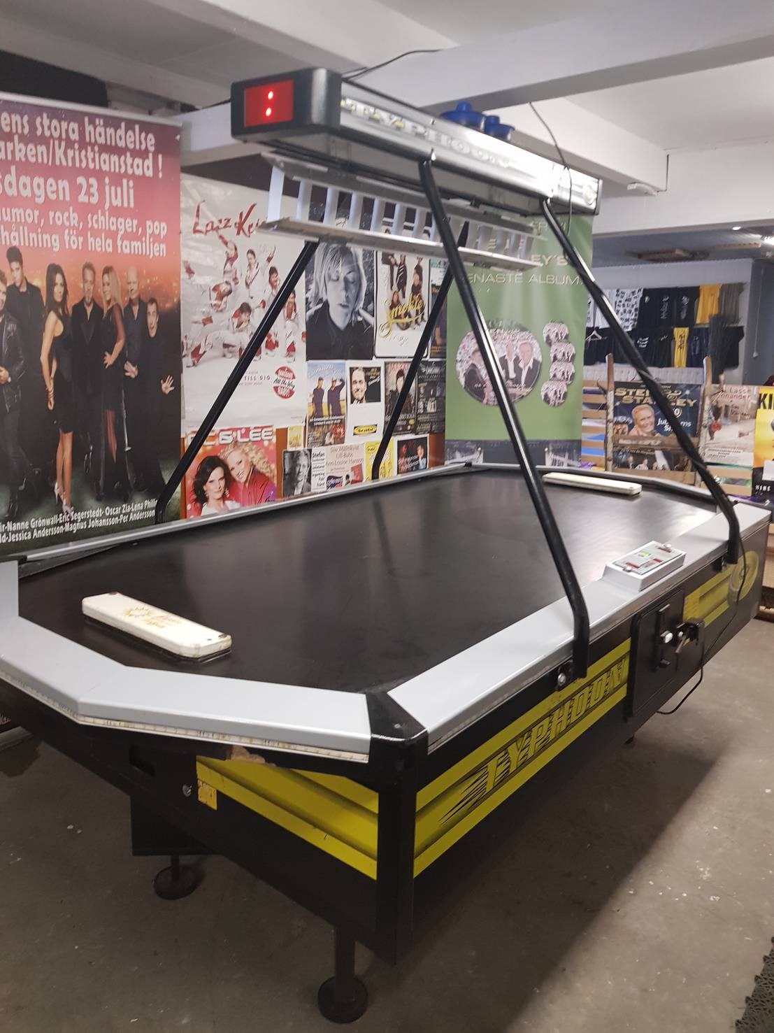 airhockey.jpg